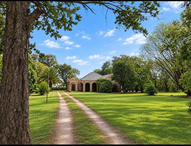FARM FOR SALE IN BAINSVLEI